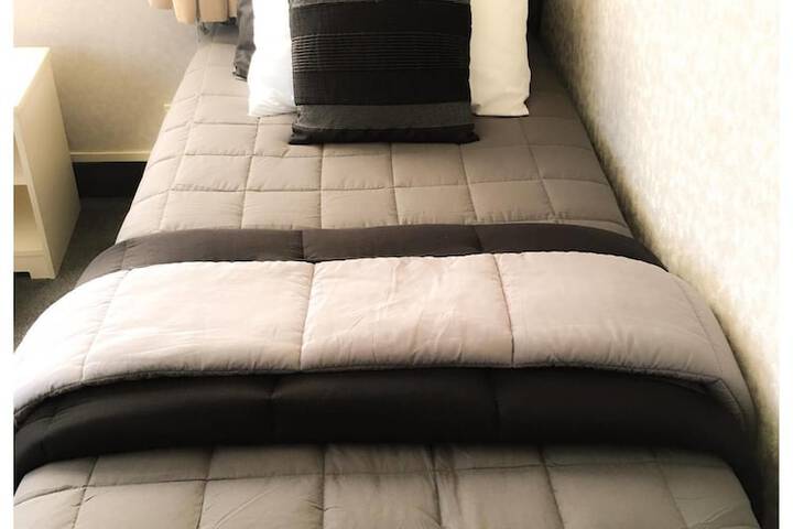 Room 8 of 32