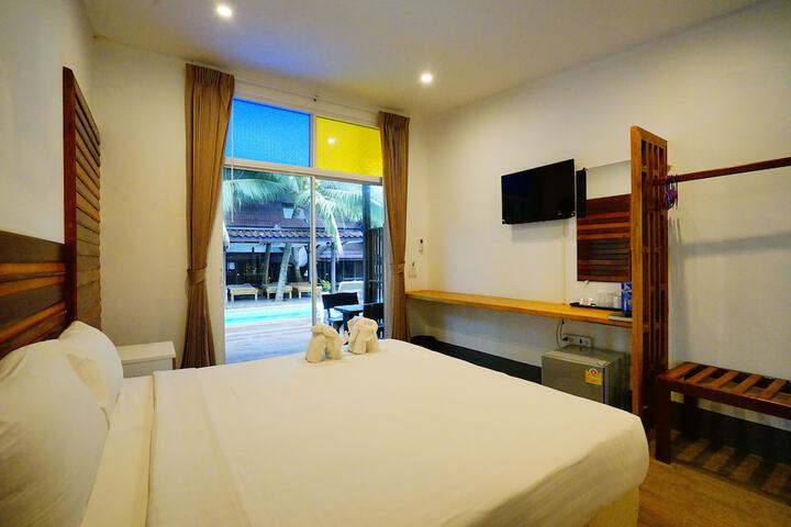 Room 28 of 93