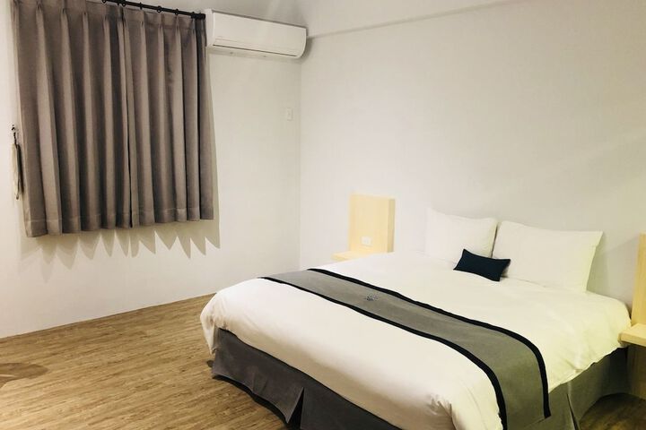 Room 11 of 33