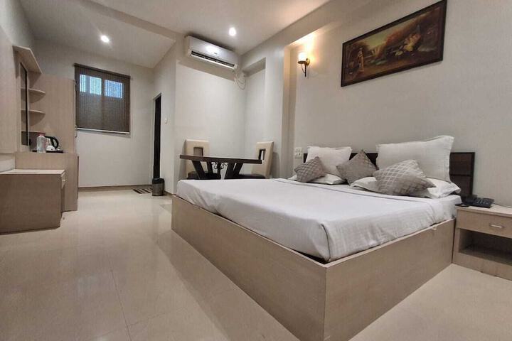 Room 6 of 31