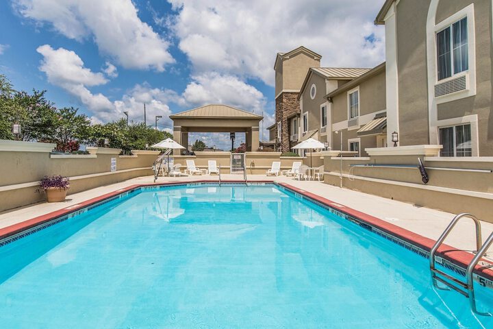 Pool 45 of 77