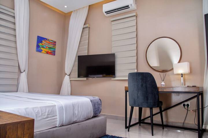 Room 7 of 32
