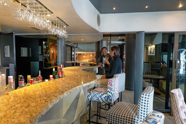 Lounge 276 of 370