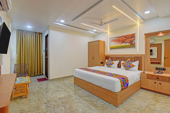 Room 9 of 32
