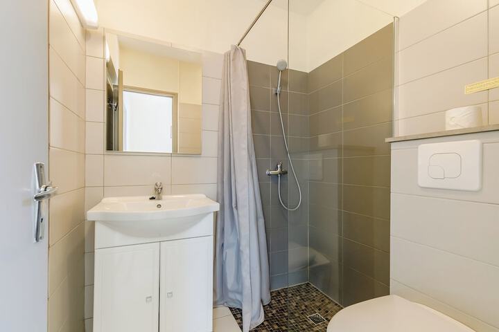 Room 73 of 109