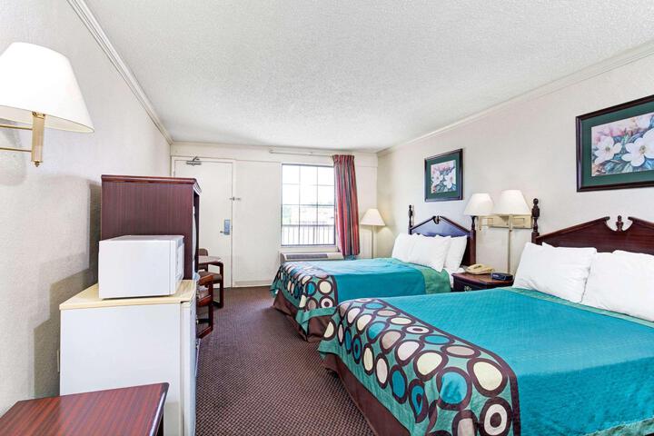 2 Double Beds (8 of 9)