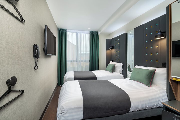 Room 12 of 29