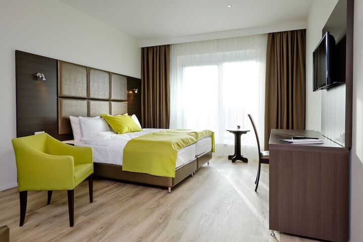 Room 5 of 32