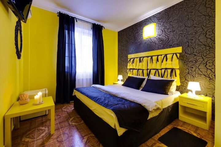 Room 6 of 44