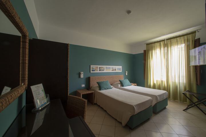 Room 9 of 27