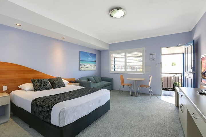 Room 5 of 80