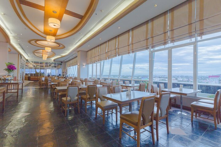 Dining 77 of 104