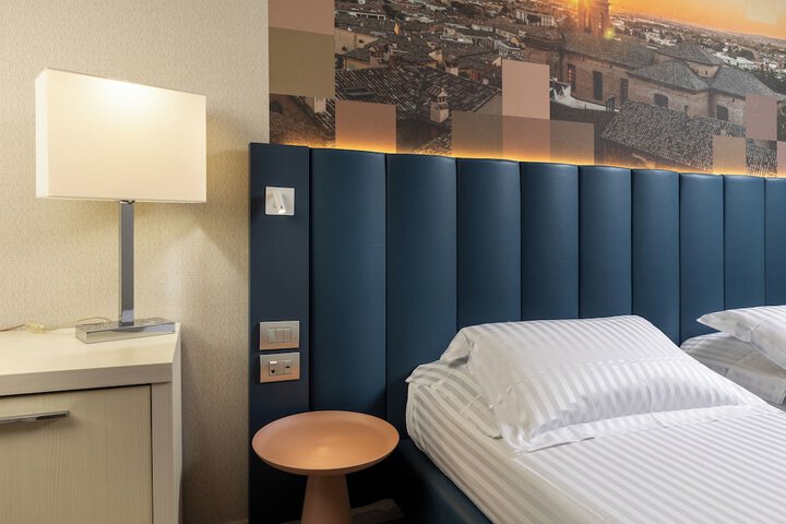 Room 10 of 113
