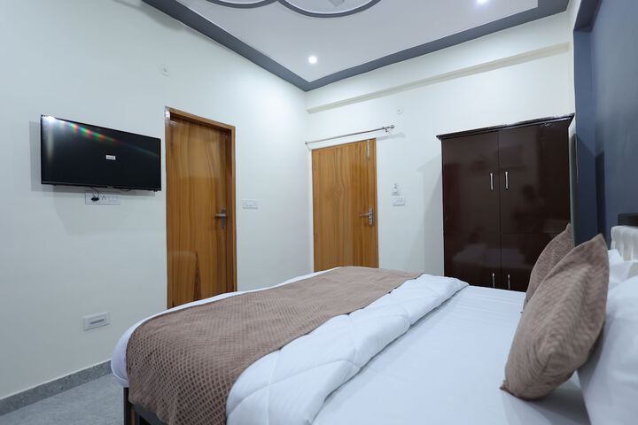Room 13 of 83