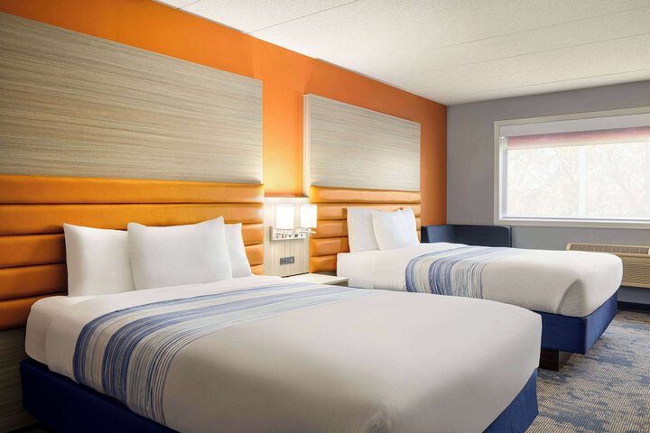 2 Queen Beds (2 of 31)