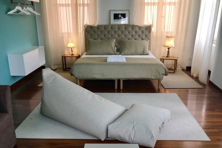 Room 9 of 42