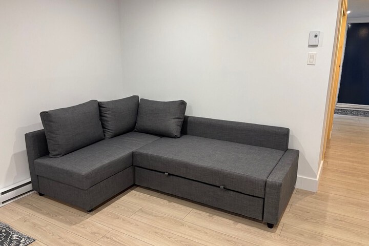 Room 9 of 15