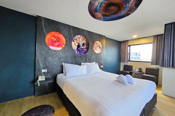 Room 32 of 49