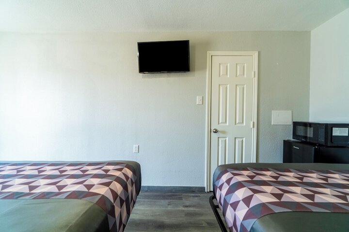 Room 52 of 79