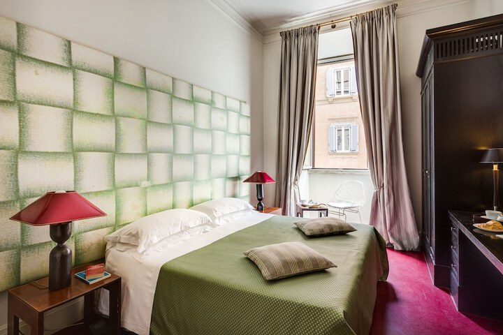 Room 17 of 27