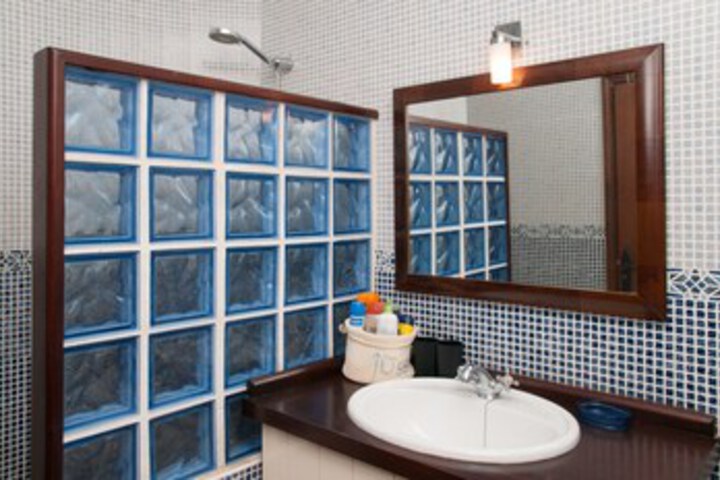 Room 4 of 52
