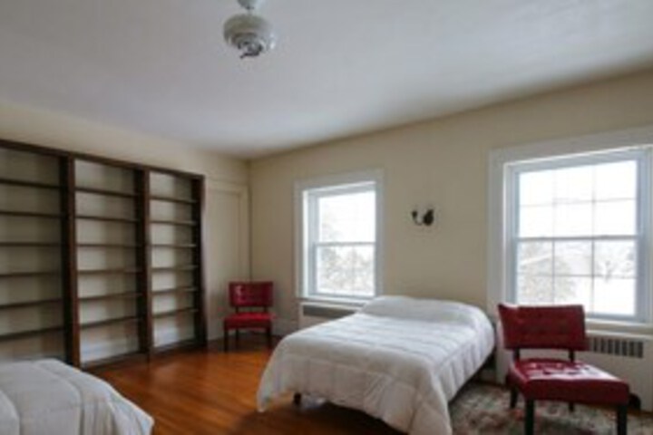 Room 93 of 108