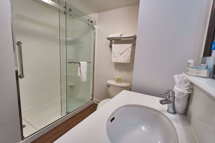 1 King Bed with Refrigerator, Microwave (23 of 33)