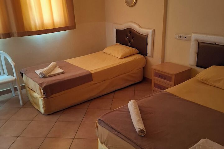 Room 5 of 13