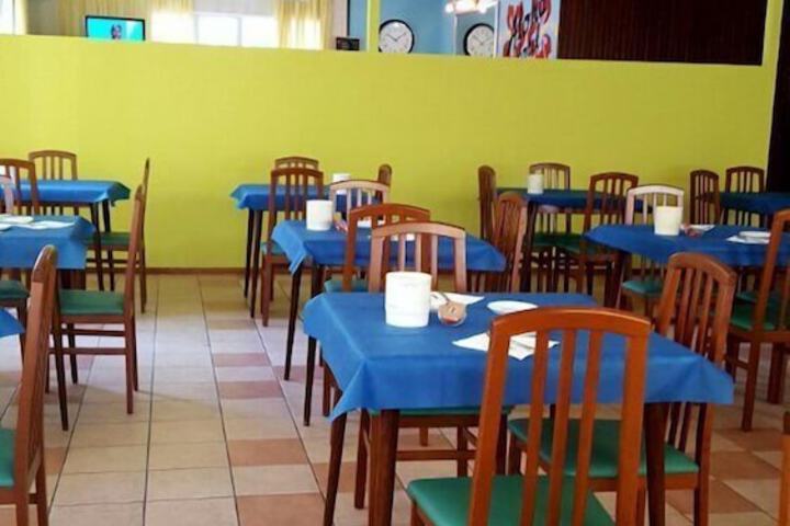 Dining 9 of 14