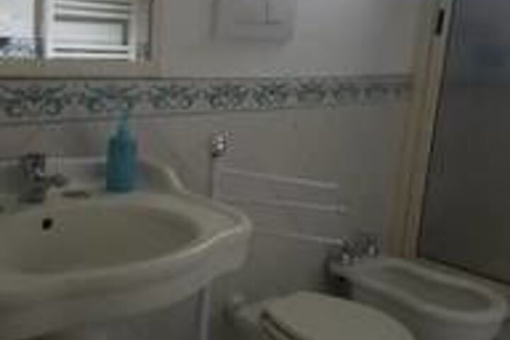 Room 4 of 33