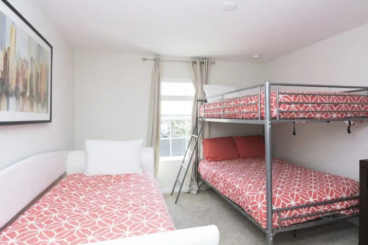 Room 4 of 27