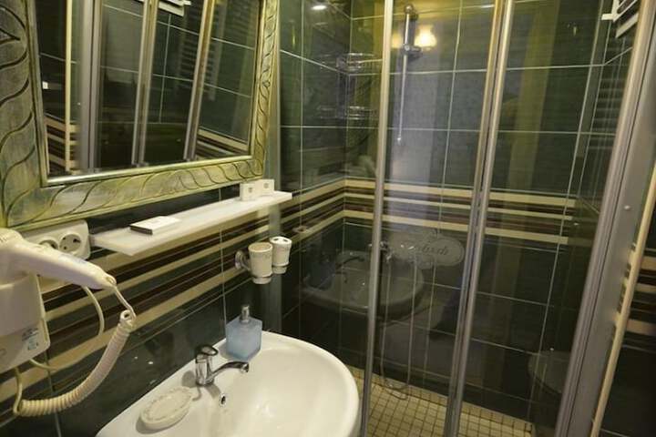 Room 15 of 23
