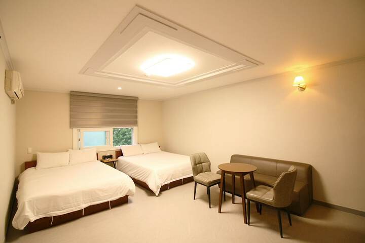 Room 13 of 31