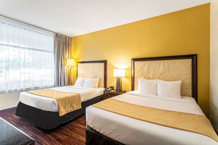 1 Queen Bed (1 of 17)