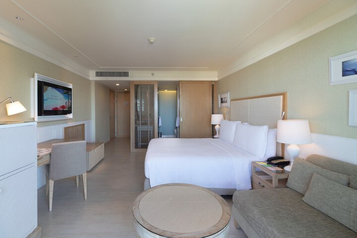 Room 13 of 203