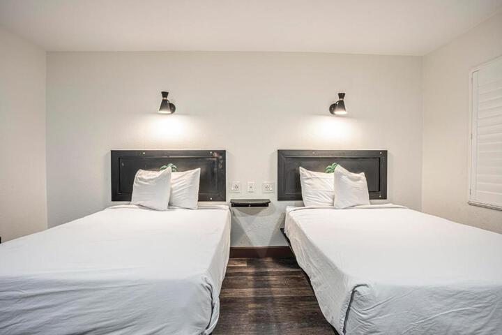 2 Double Beds (3 of 15)