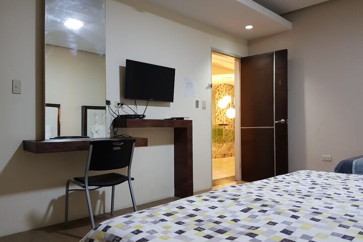 Room 7 of 33