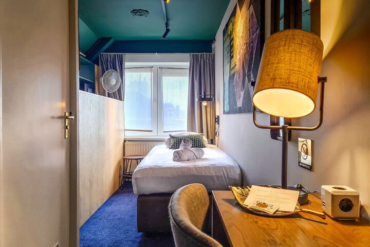 Room 17 of 59