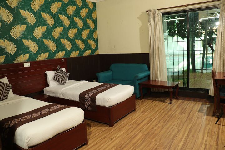 Room 4 of 16