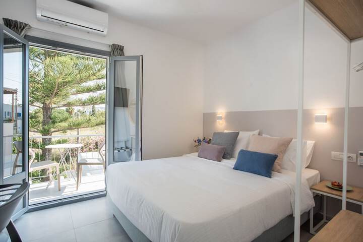Nautilus Suites in Paros