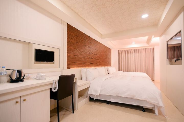 Room 32 of 67