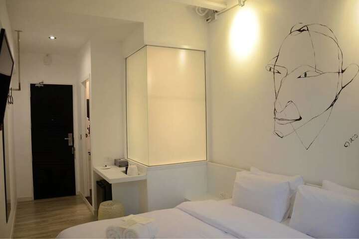 Room 8 of 60