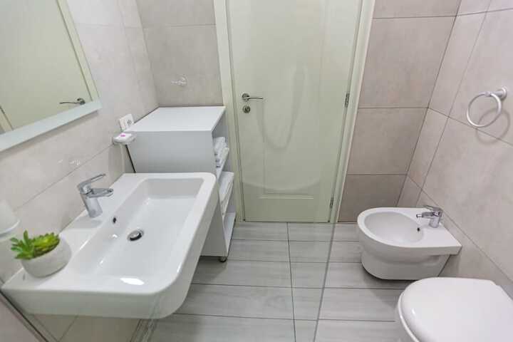 Room 83 of 111