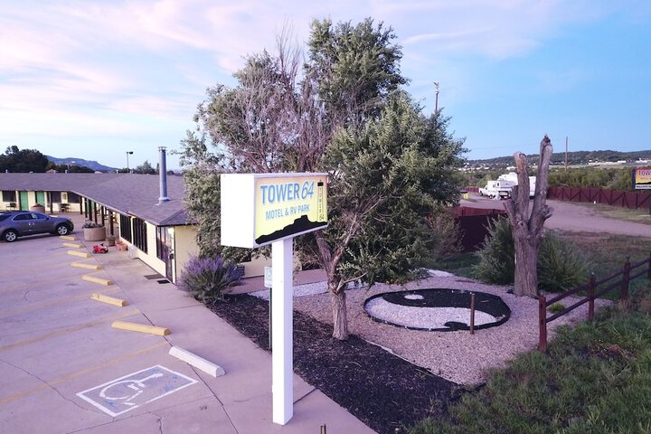 Check-in/check-out kiosk