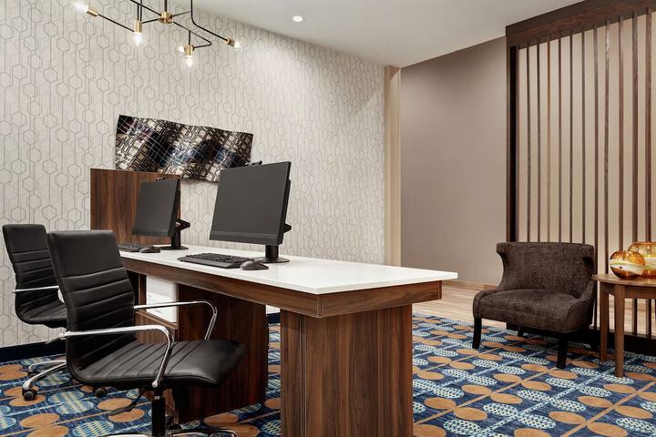Business Center 32 of 36