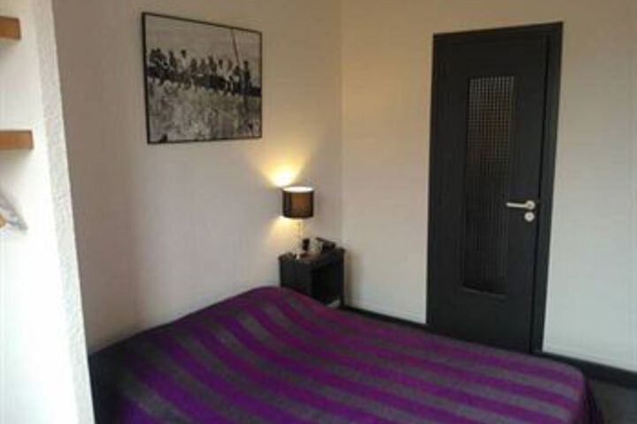 Room 11 of 15