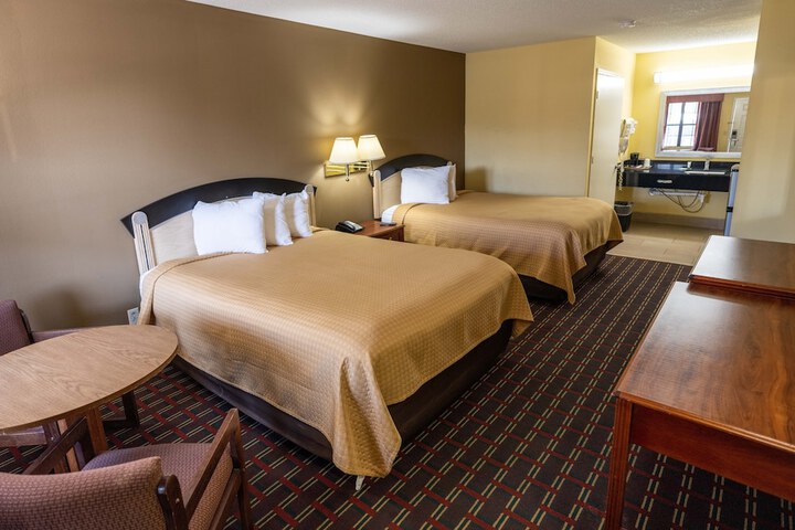 2 Double Beds (12 of 14)