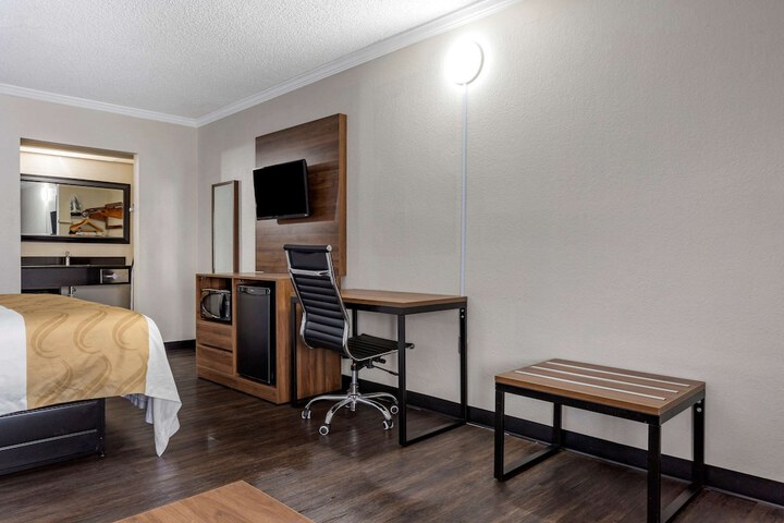 Room 35 of 48