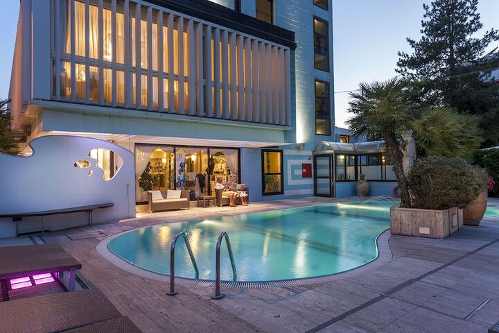 Pool 51 of 111
