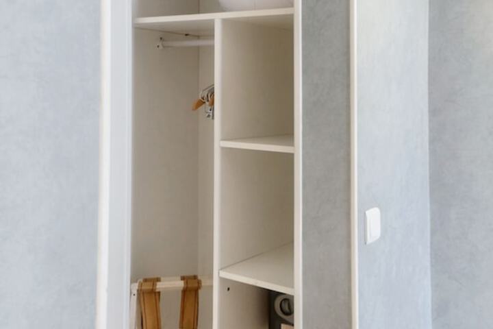 Room 40 of 142